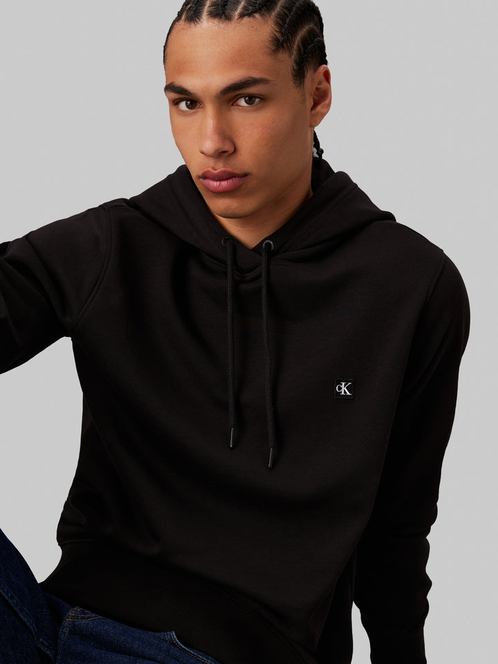 CKJ EMBRO BADGE HOODIE - BLACK