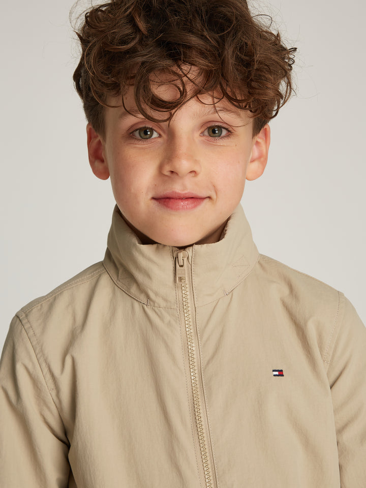 TH BOYS ESS JACKET - SANDALWOOD