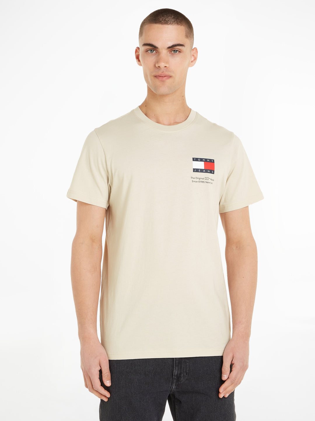 TJM SLIM ESSENTIAL FLAG TEE - NEWSPRINT