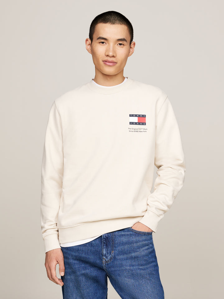 TJM REG FLAG CREW NECK EXT - NEWSPRINT