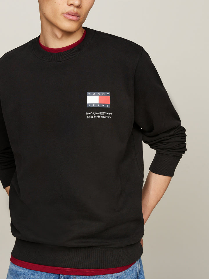 TJM REG FLAG CREW NECK EXT - BLACK