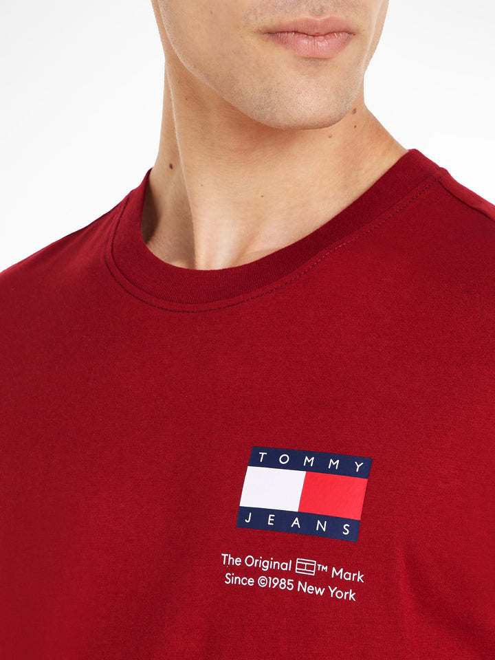 TJM SLIM ESSENTIAL FLAG TEE - RED CARPET