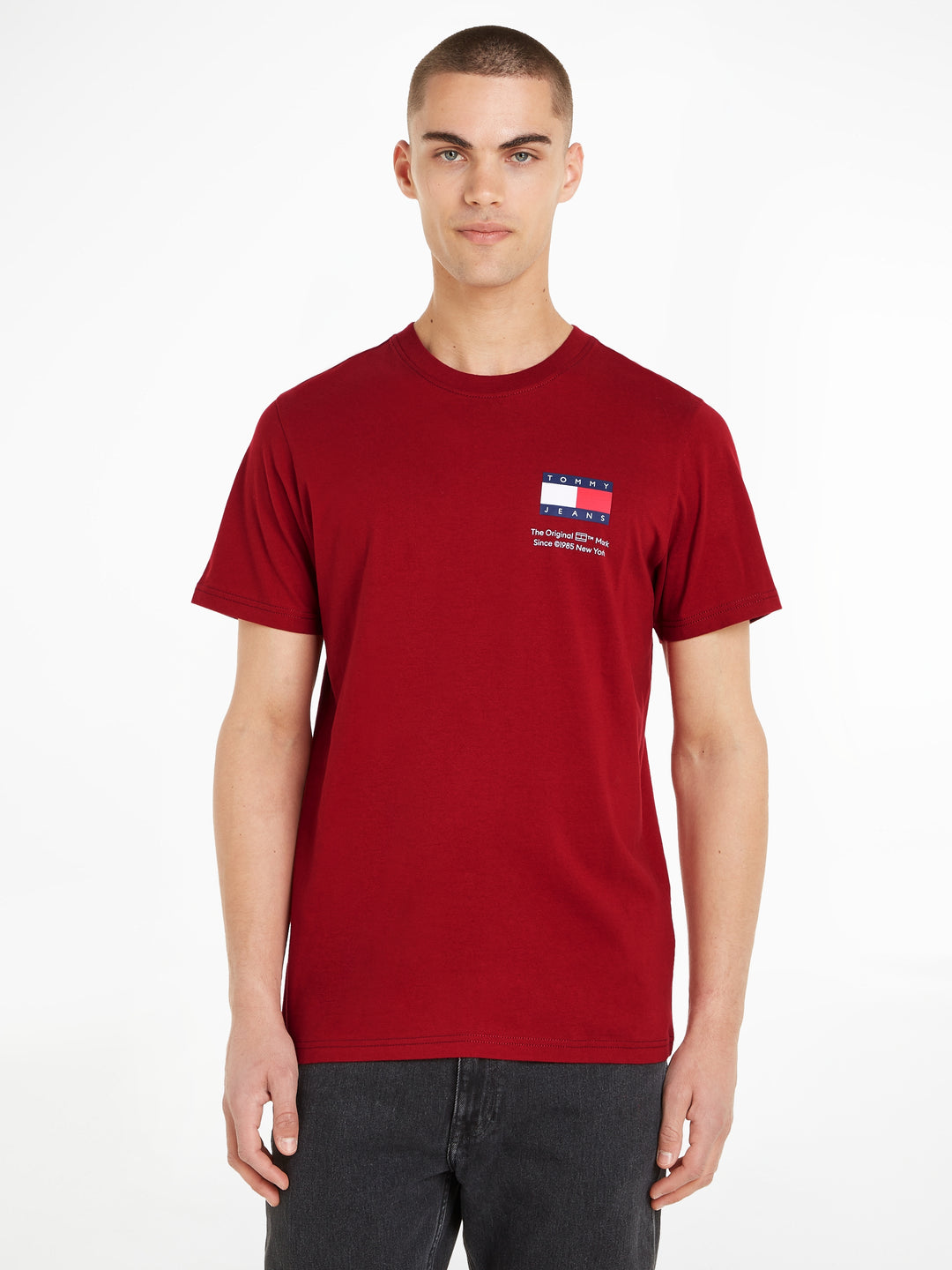 TJM SLIM ESSENTIAL FLAG TEE - RED CARPET